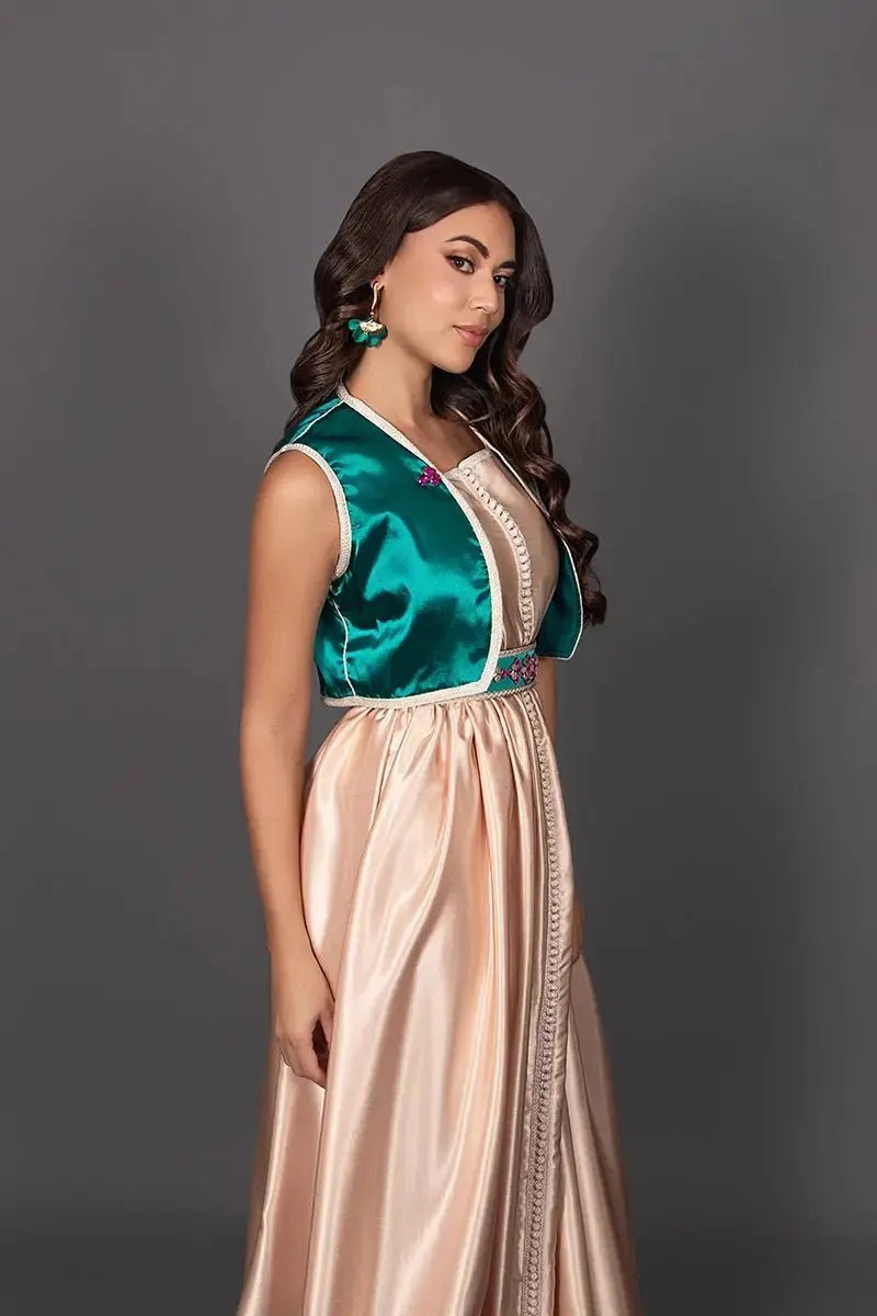 Sleeveless salmon caftan with green bolero