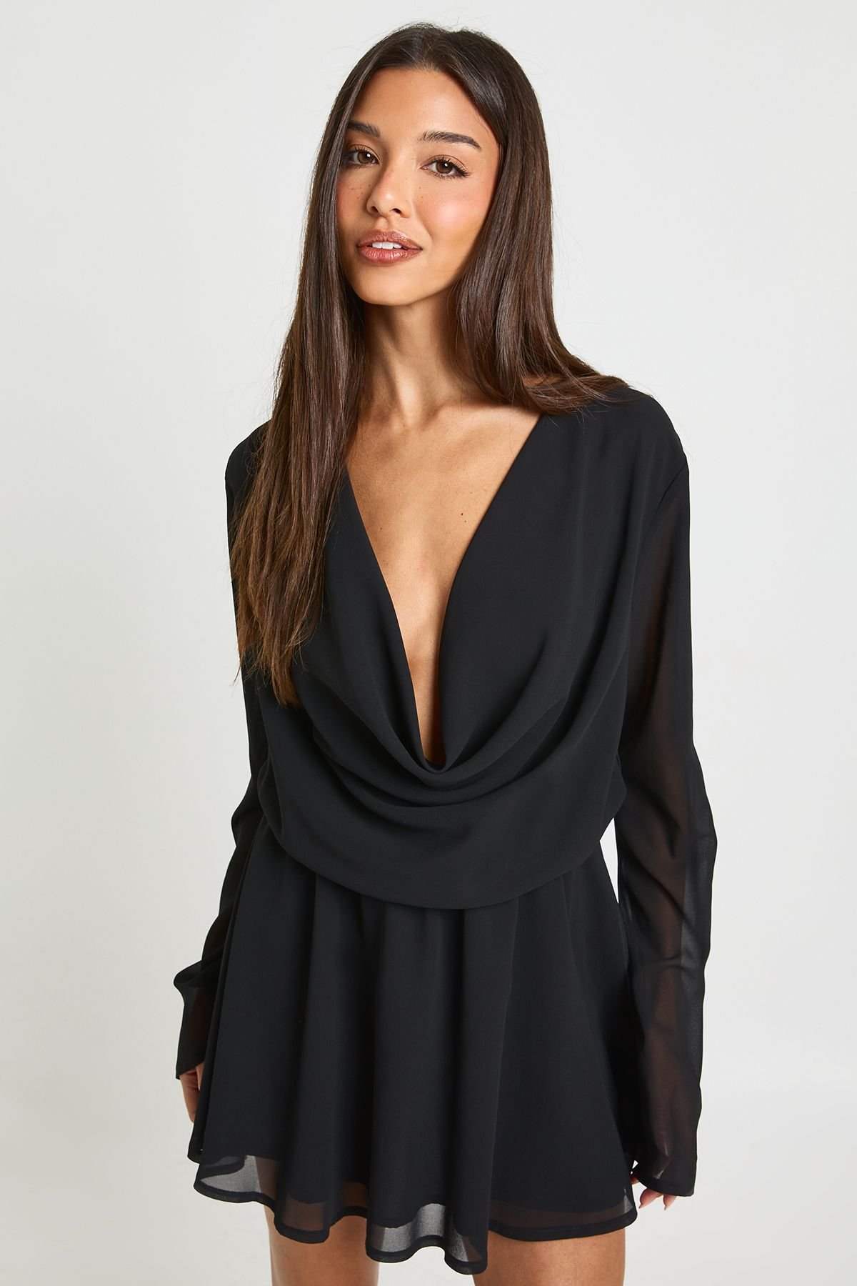 Robe mini en mousseline à décolleté drapé profond
