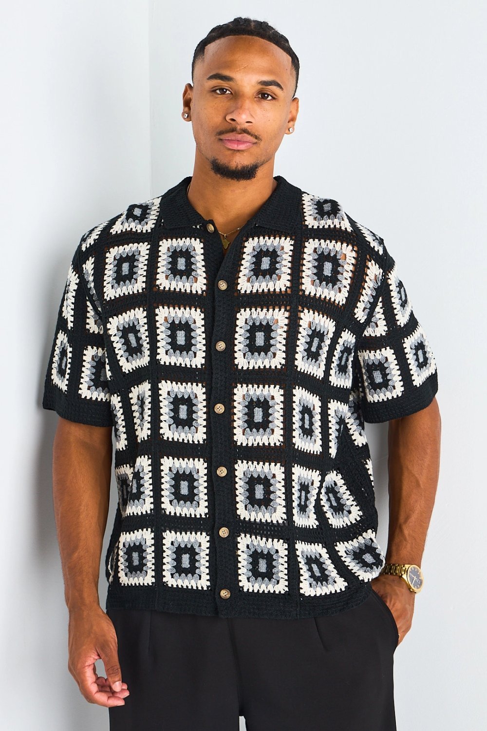 Chemise crochet à carrés multicolores noire