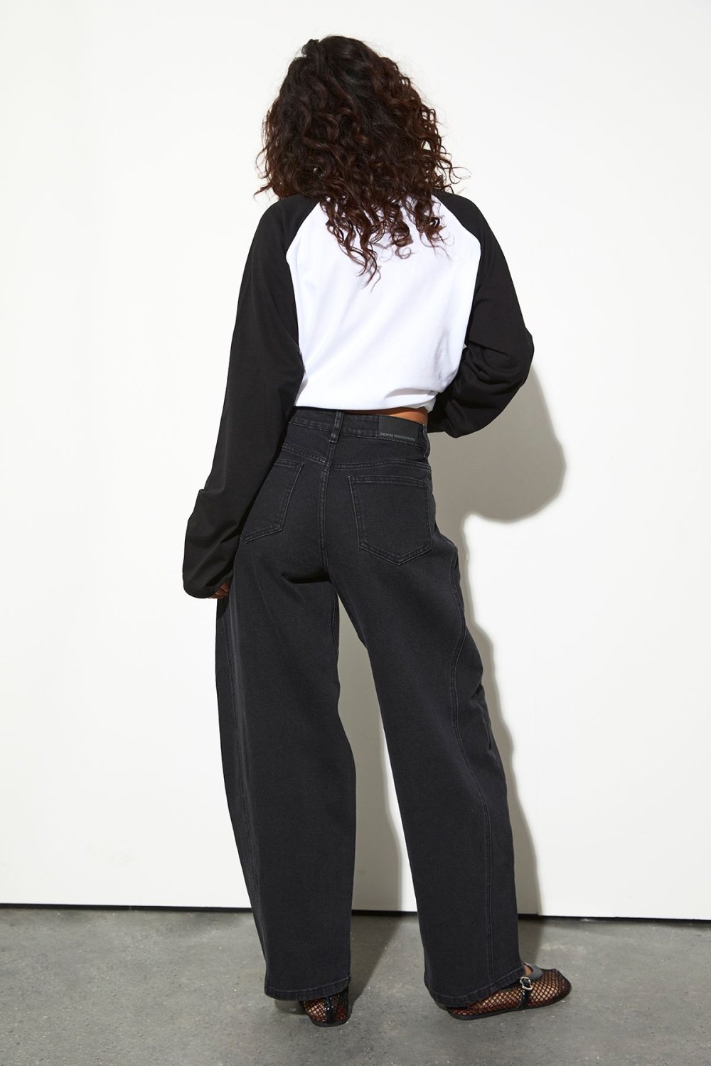 Jean barrel taille mi-haute noir délavé