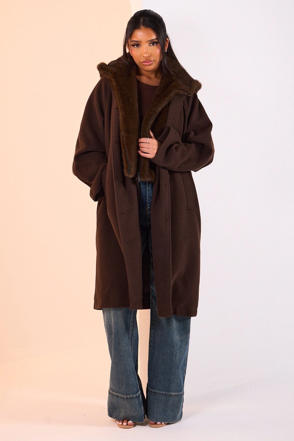 Manteau long à capuche duveteuse marron