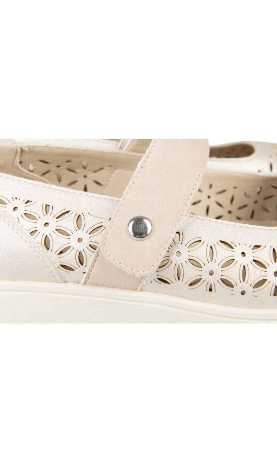 Beige cut-out Mary Jane shoes