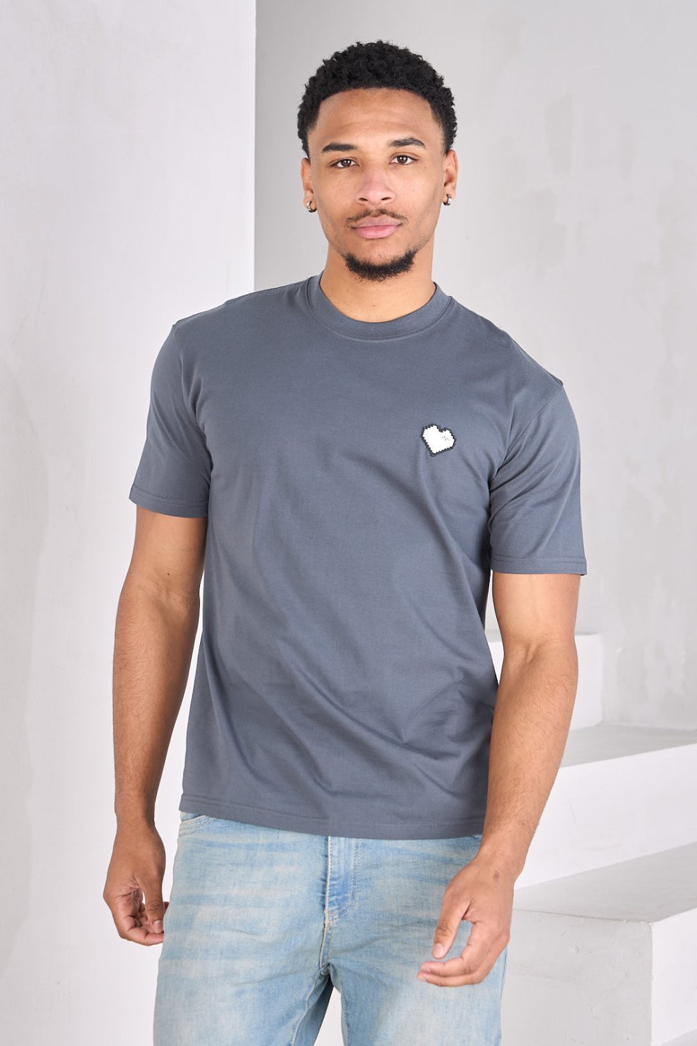 T-shirt à empiècement cœur gris foncé