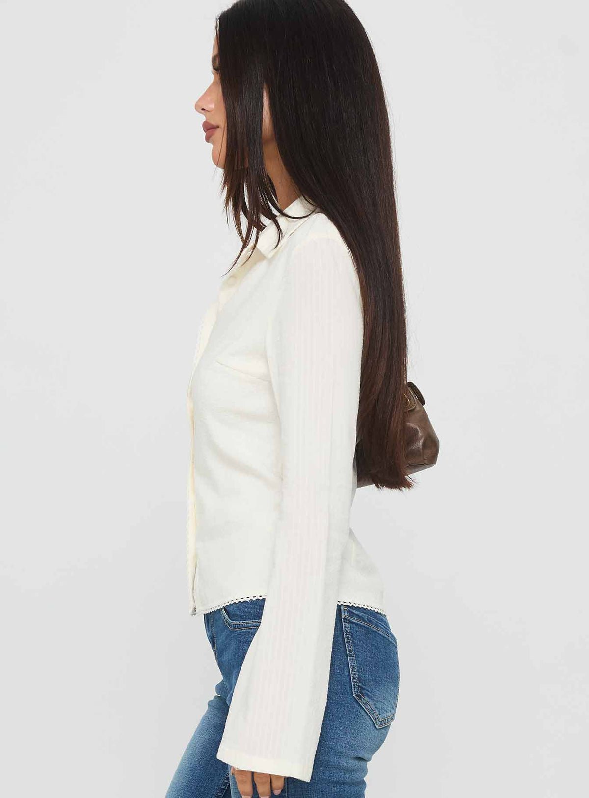 Chemise manches longues bordée de dentelle