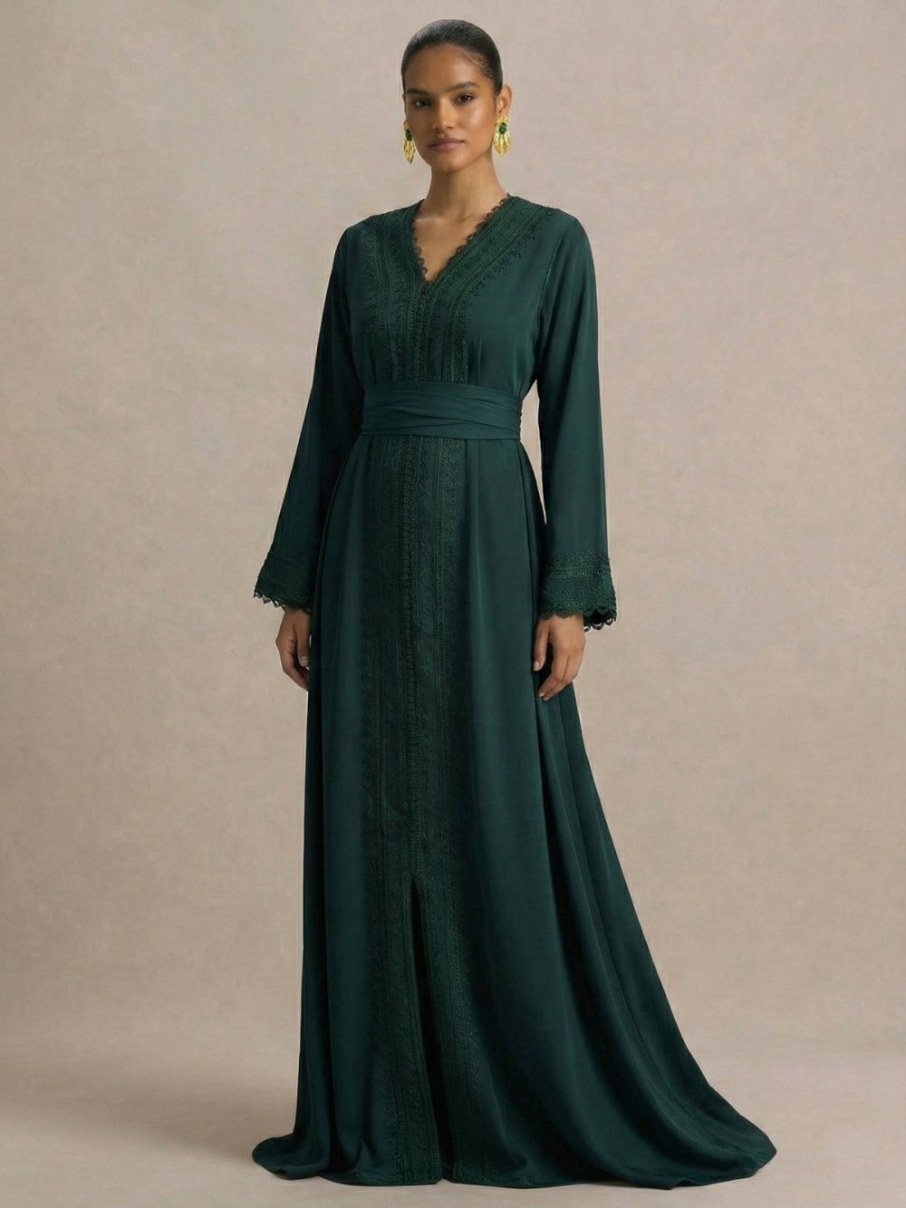 Caftan en crêpe de soie cintré vert foncé
