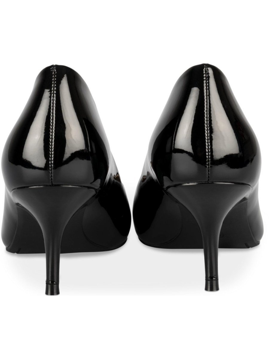 Black patent pointed pumps