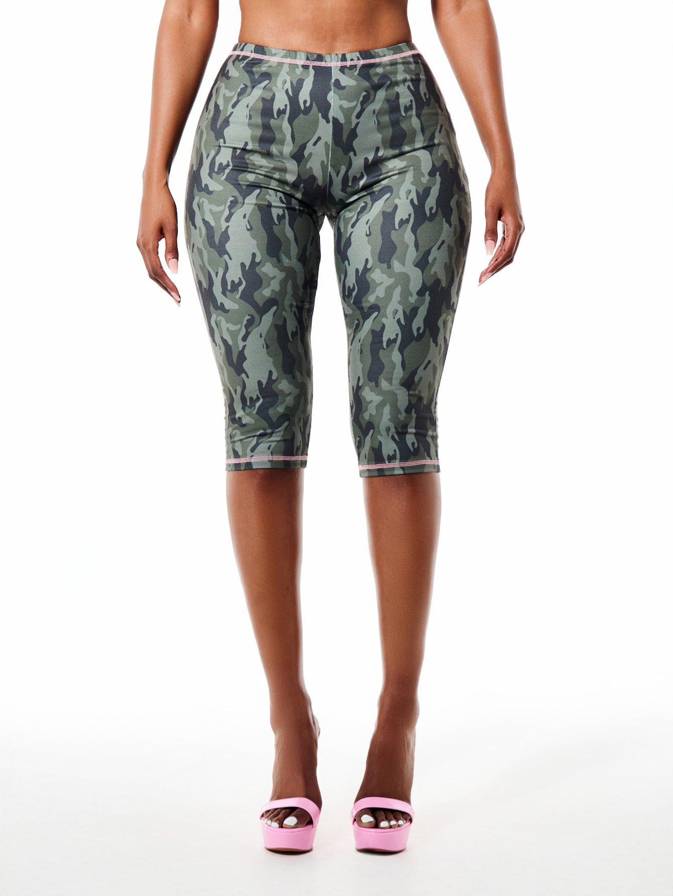 Low rise camo print capri leggings