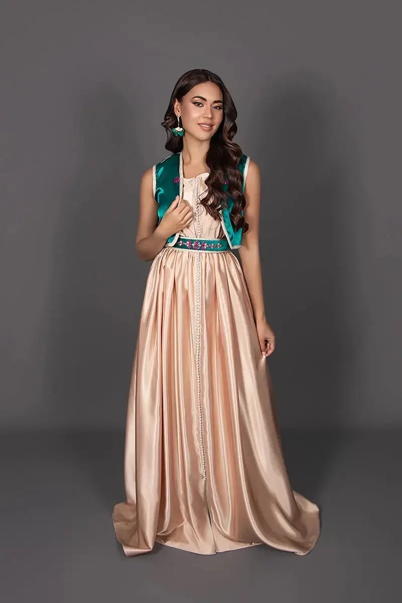 Sleeveless salmon caftan with green bolero