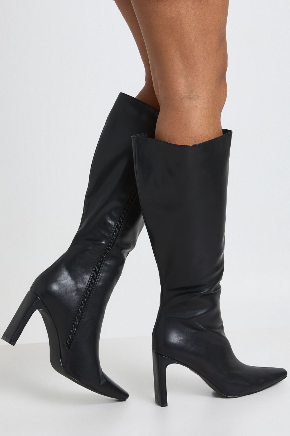 Pointed-toe flat knee-high boots
