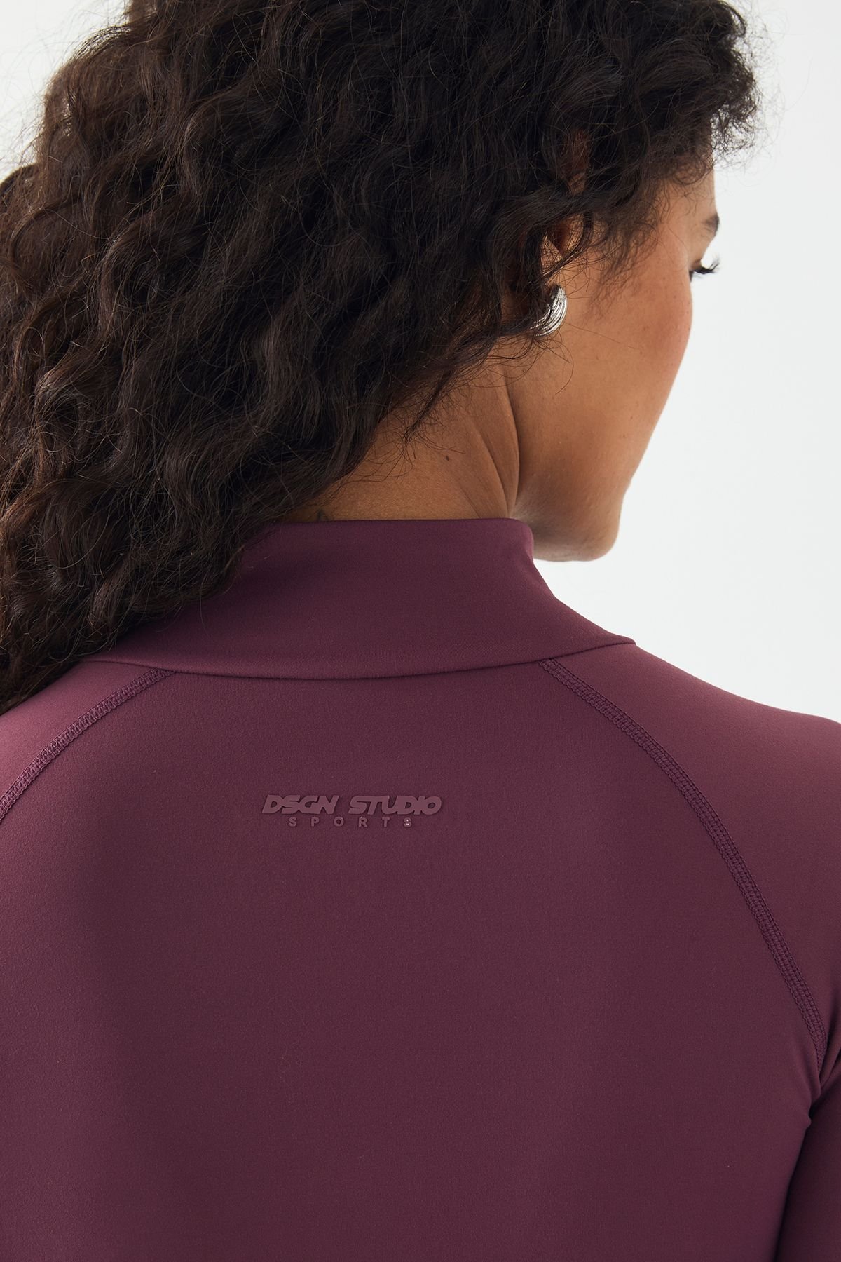 Extra-soft zip-up sports jacket