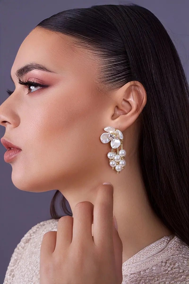 Boucles d'oreilles fleur nacrée et cascade de perles