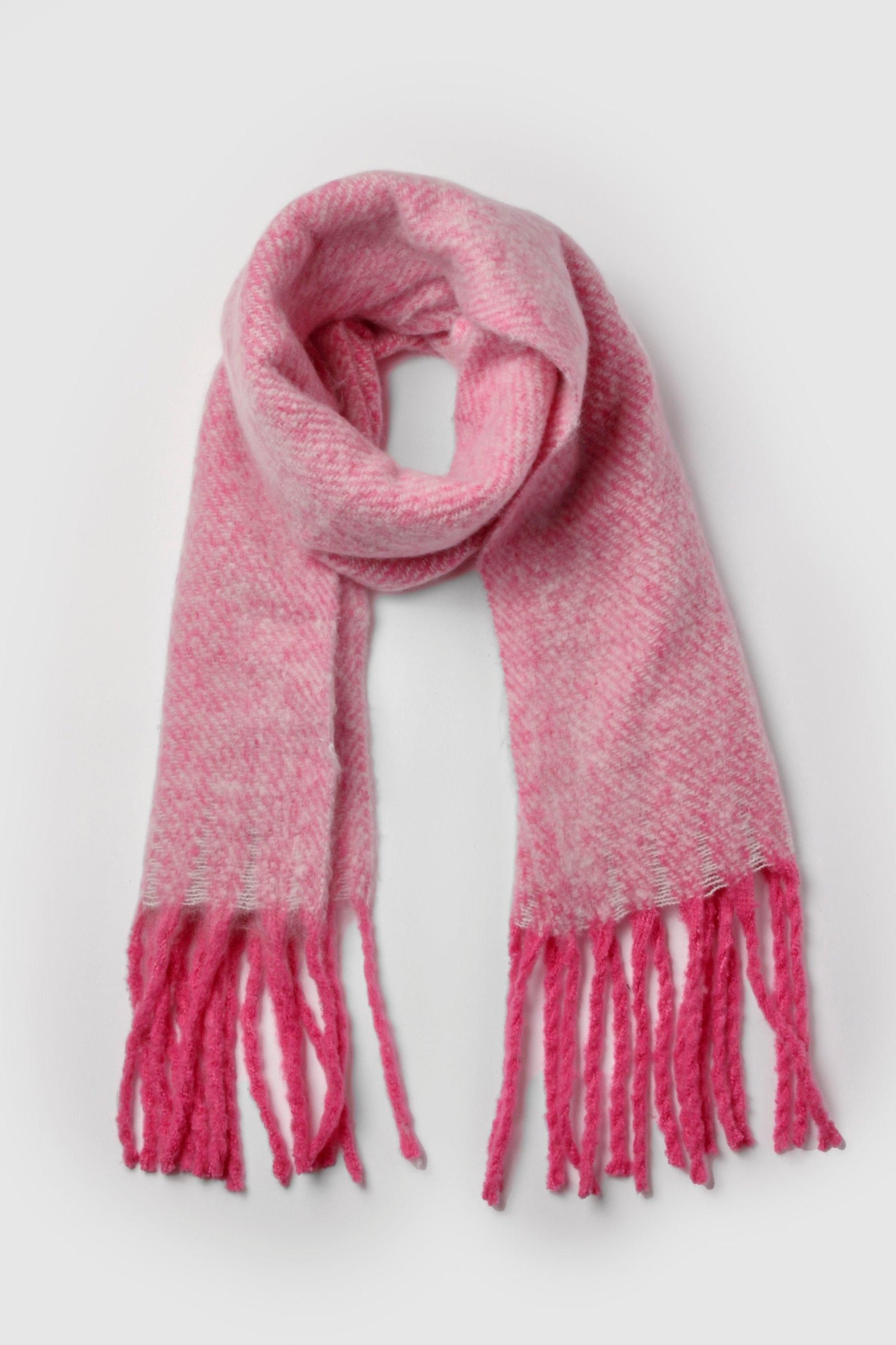 Two-tone chunky knit scarf