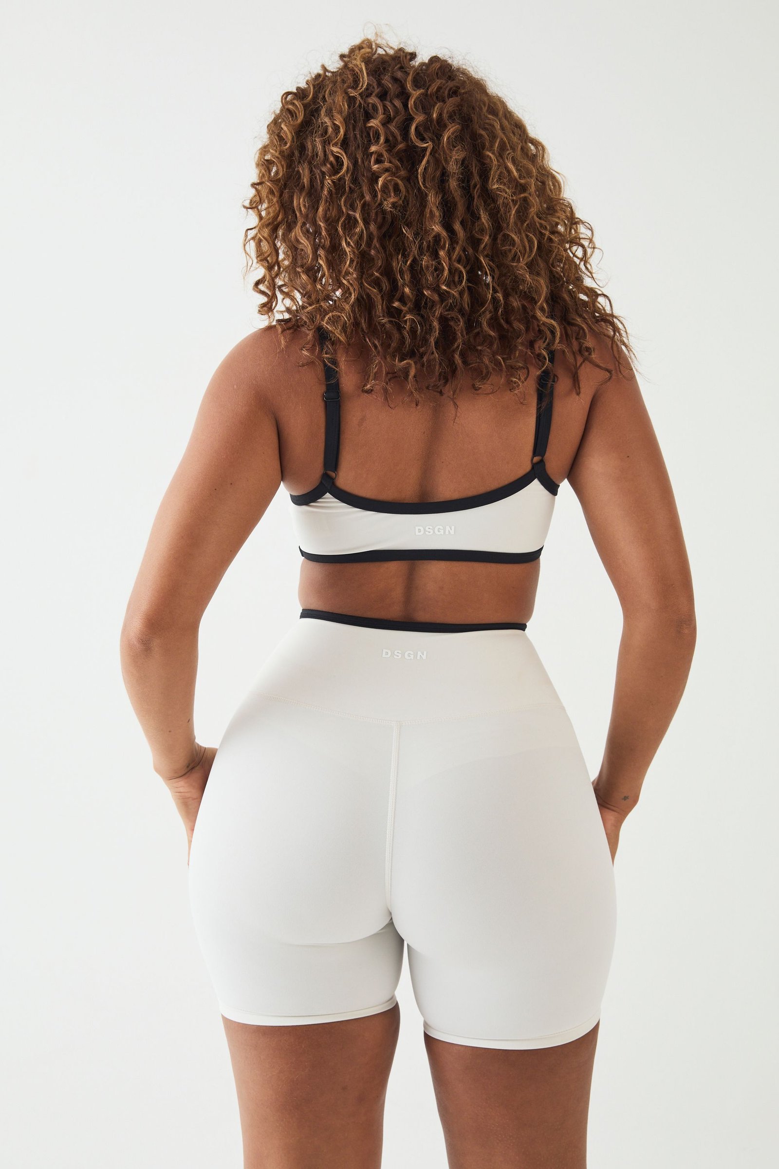 Short sport dayq b ceinture contrastée