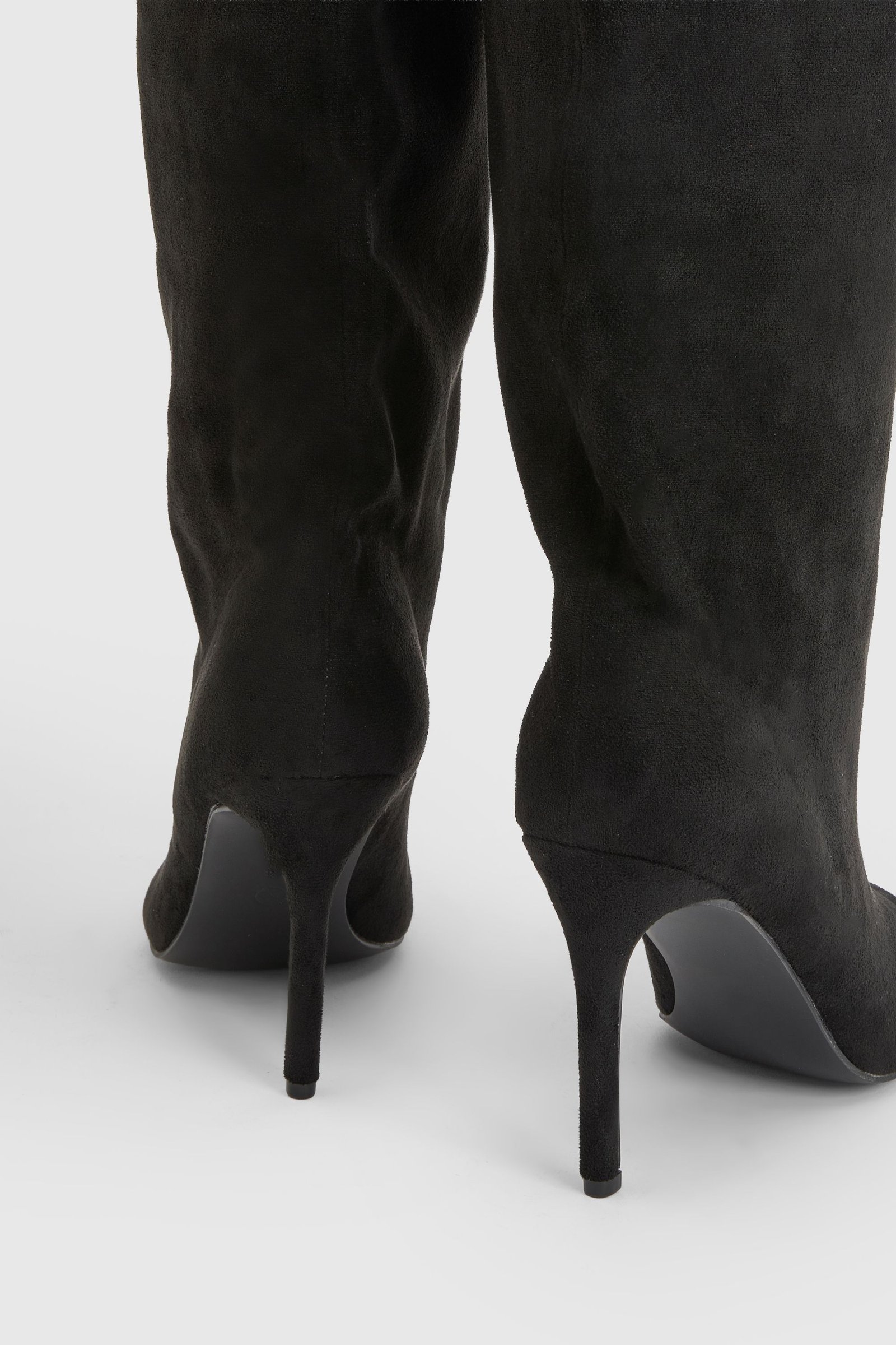 Bottes ta l'rokba slouchy b talon aiguille w bout m7lol