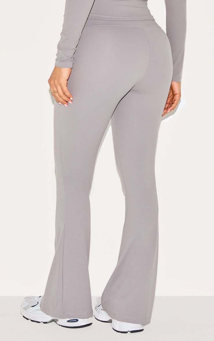 Pantalon Évasé Petite Avec Détails De Coutures Sculptantes