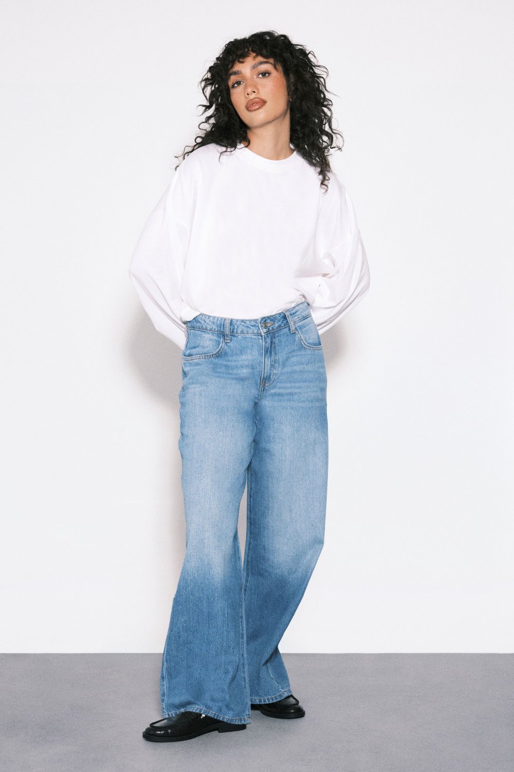 Mid-rise boyfriend jeans