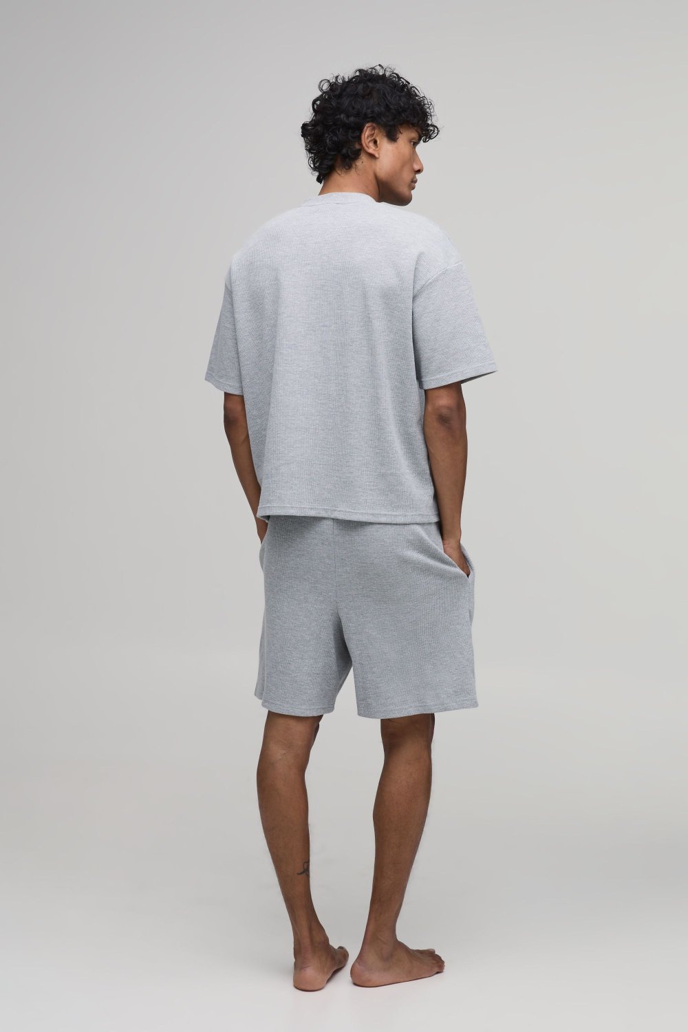 Ensemble détente t-shirt henley et pantalon gaufré