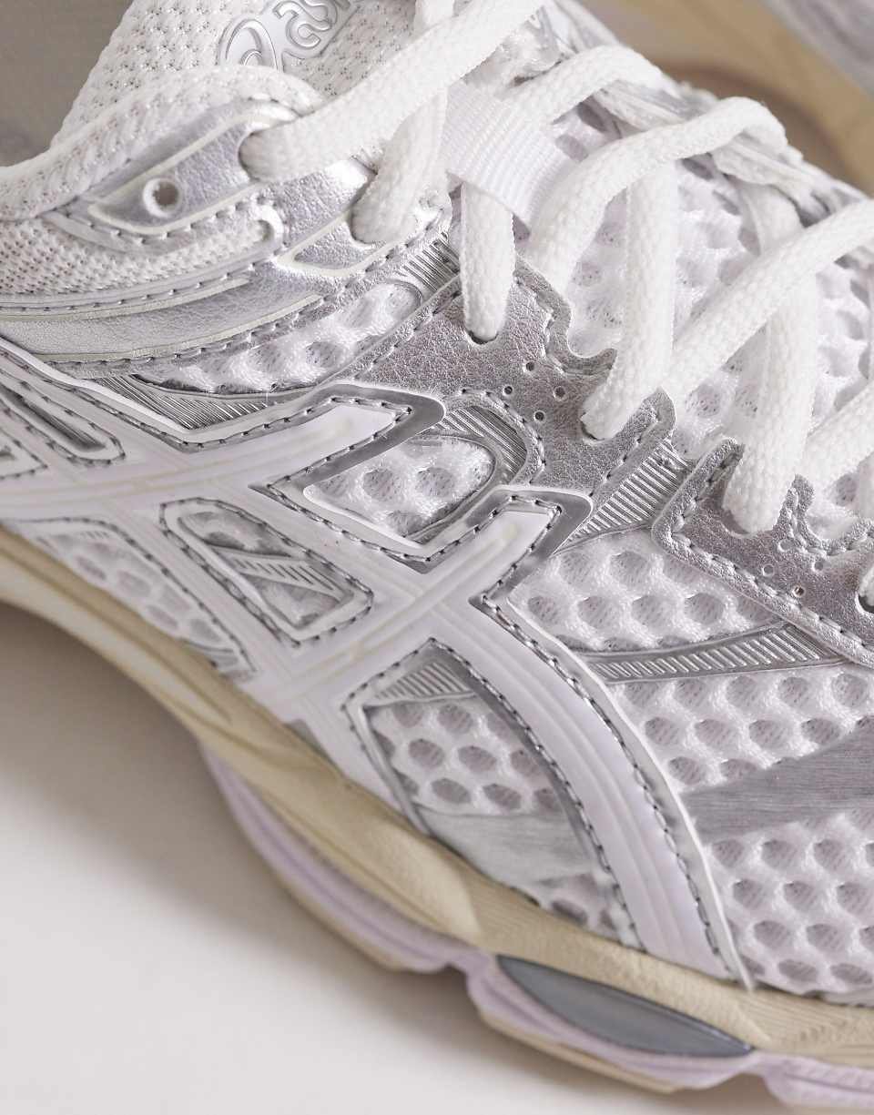 حذاء رياضي Gel-Cumulus 16 باللون الأبيض
