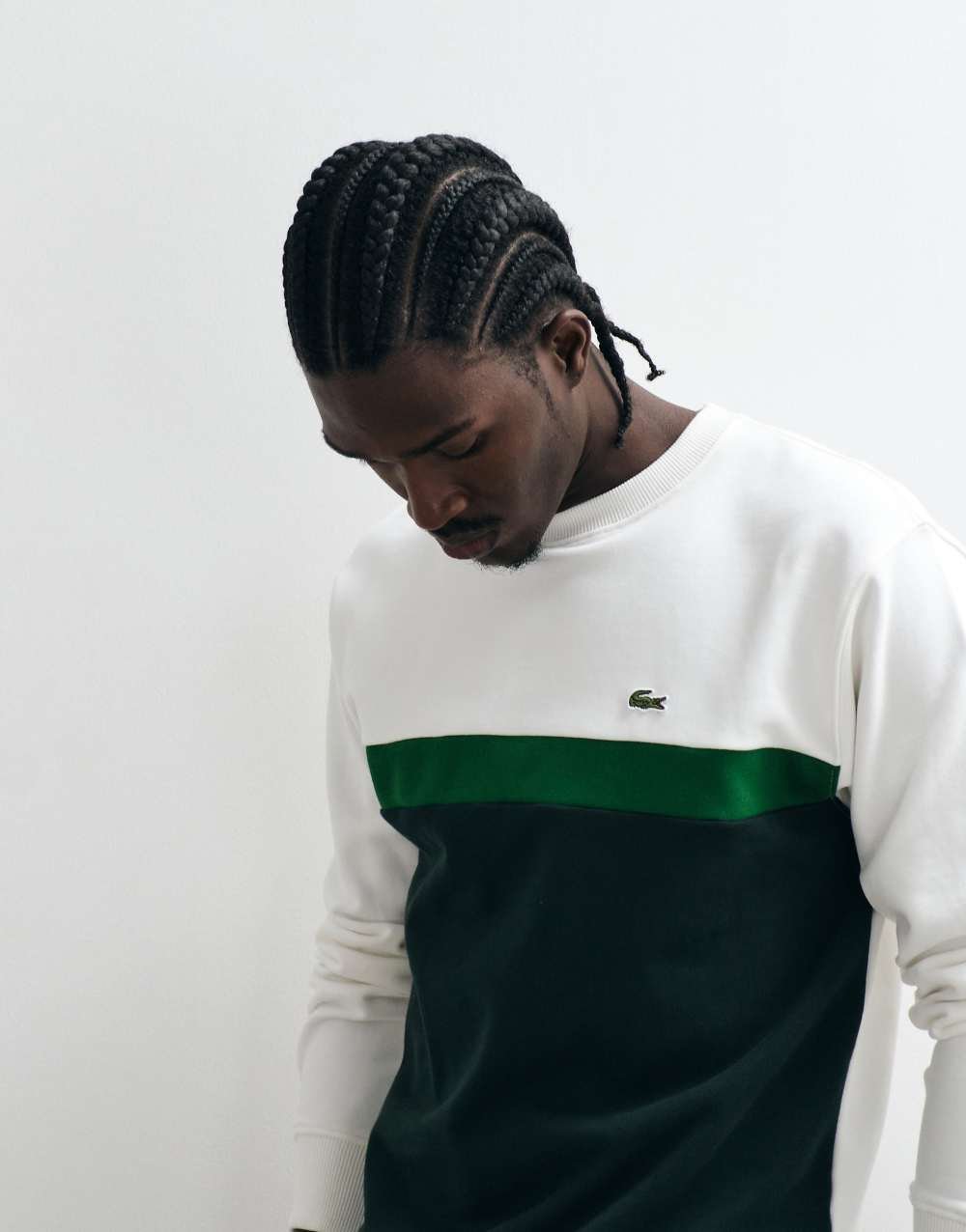 Sweat color block blanc, vert et bleu marine