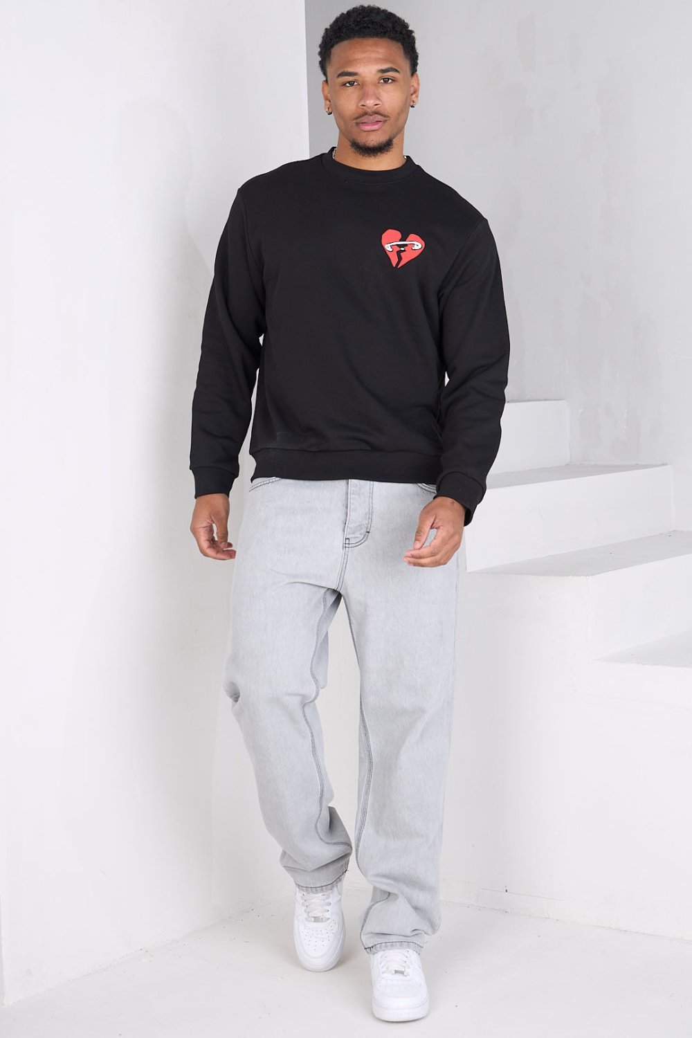 Black broken heart logo sweatshirt
