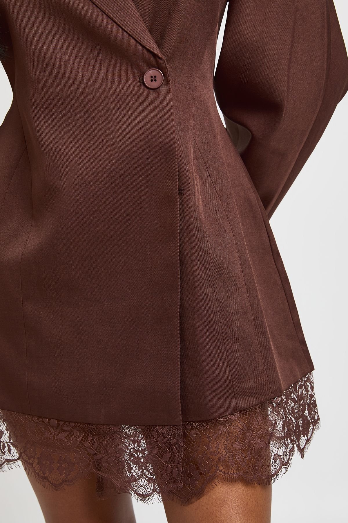 Robe blazer mhaykla b ourlet dyal dentelle