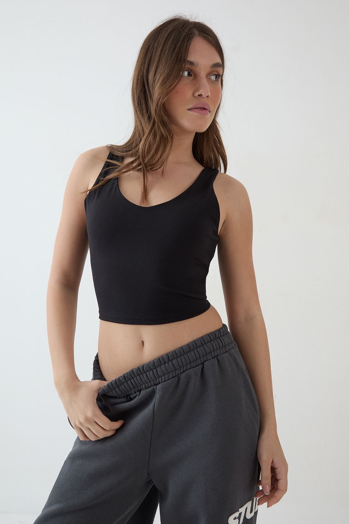 Brassière de sport longue à décolleté plongeant