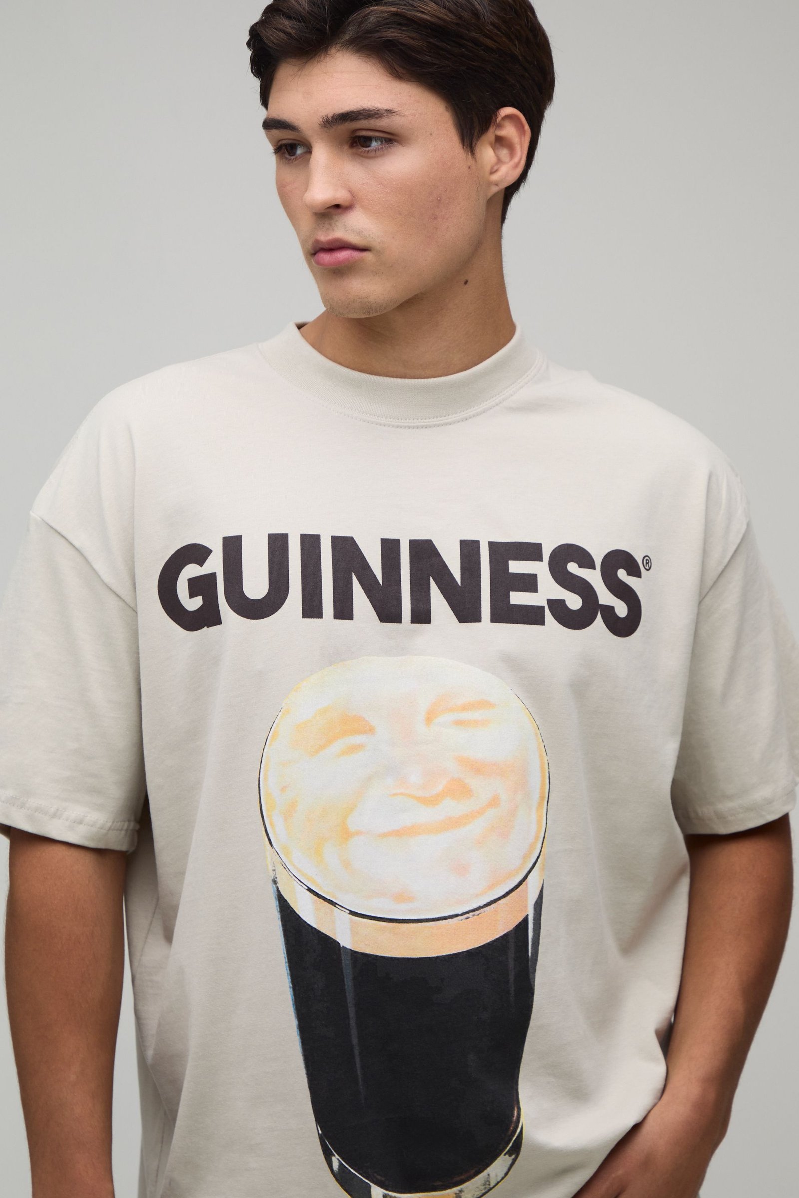 T-shirt oversize b imprimé sous licence dyal pinte Guinness