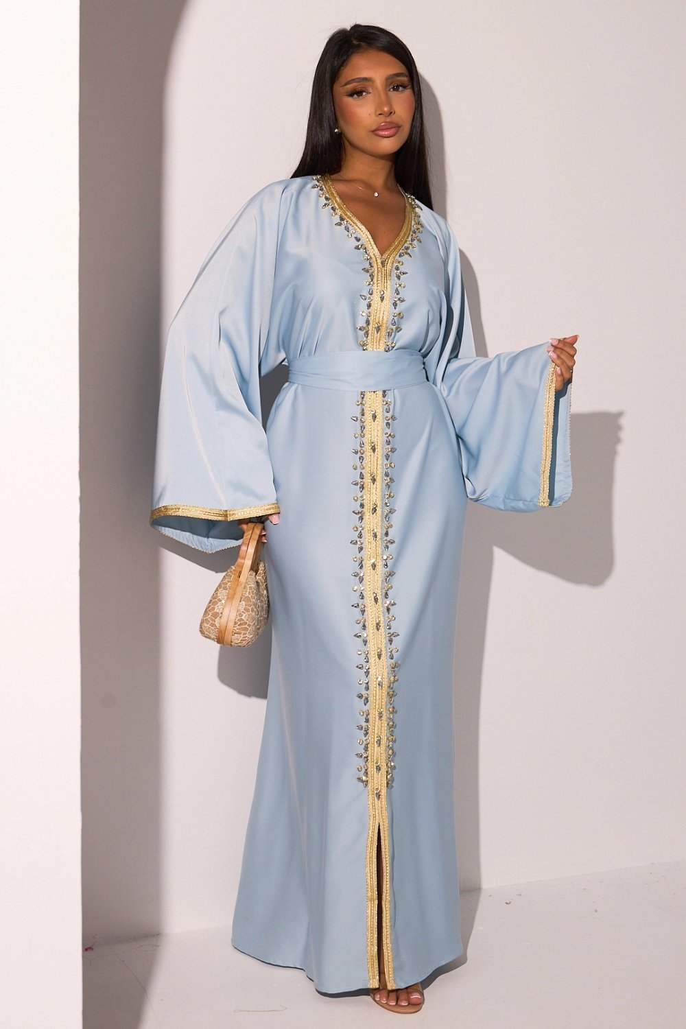 Abaya satinée zar9a fat7a b 9et3a dorée w strass