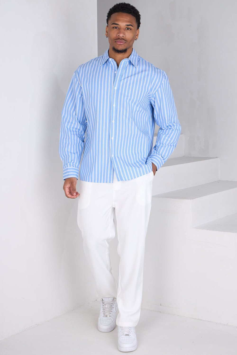 Chemise classique rayée en coton bleue