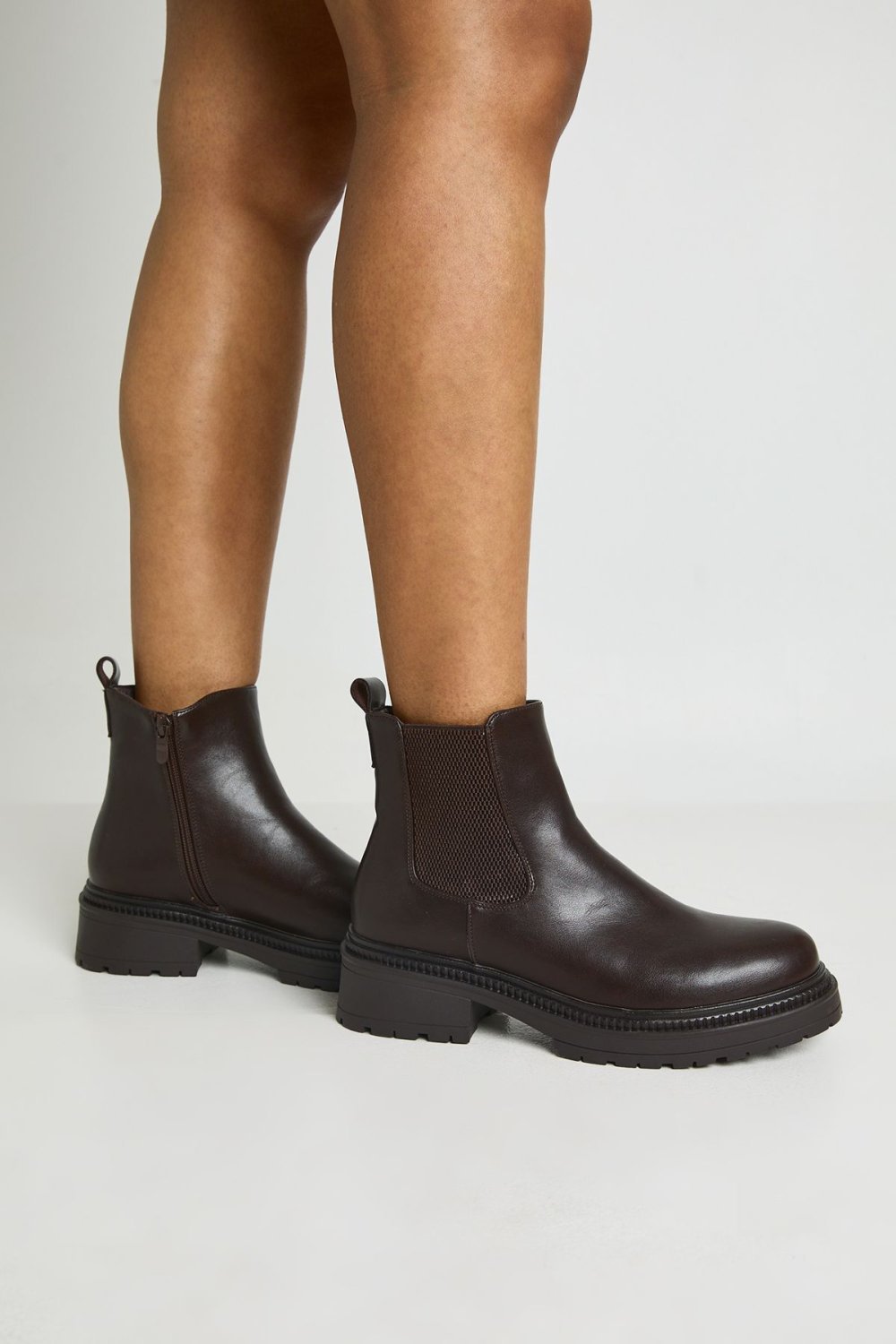Bottines Chelsea chocolat - Pied large
