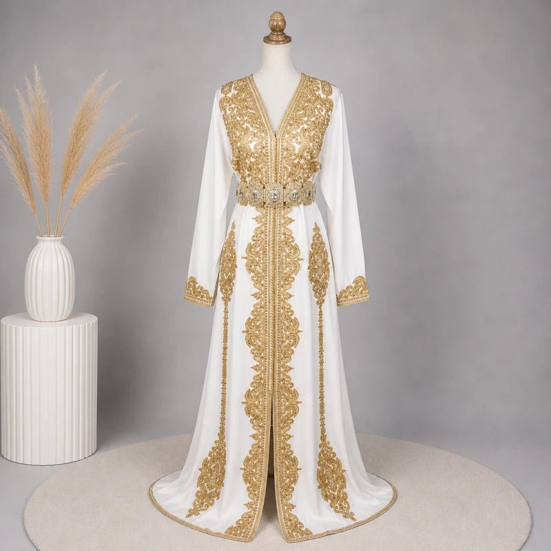 Caftan en crêpe de soie blanc brodé or