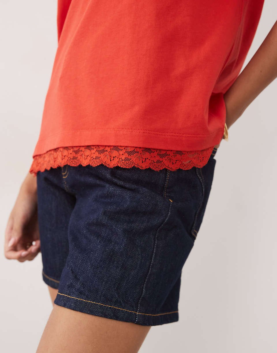 Oversized T-shirt with lace hem