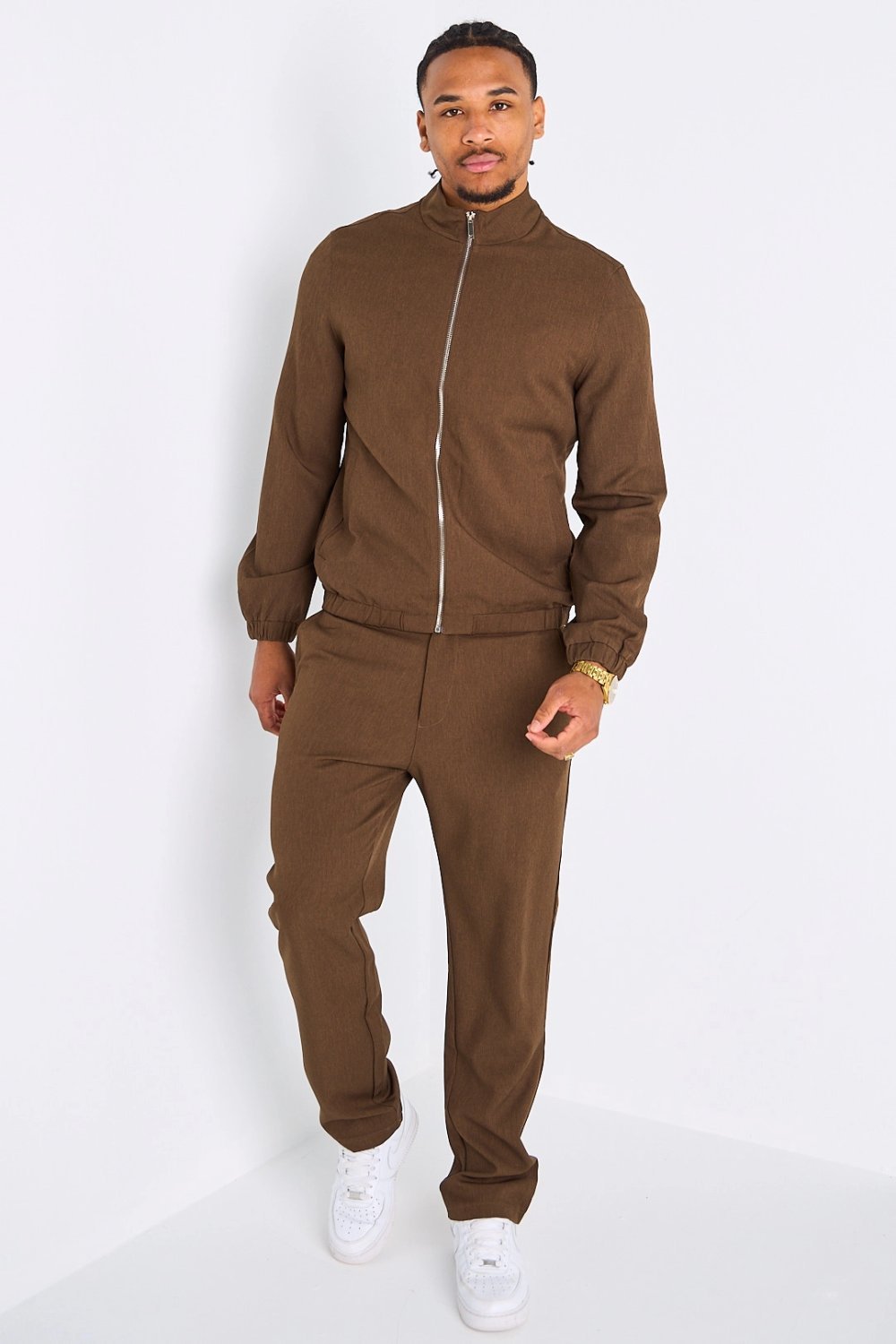 Brown lightweight jacket and straight trousers set