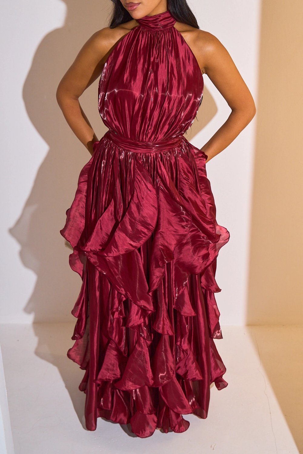 Robe twila satinée b col montant w volants bordeaux