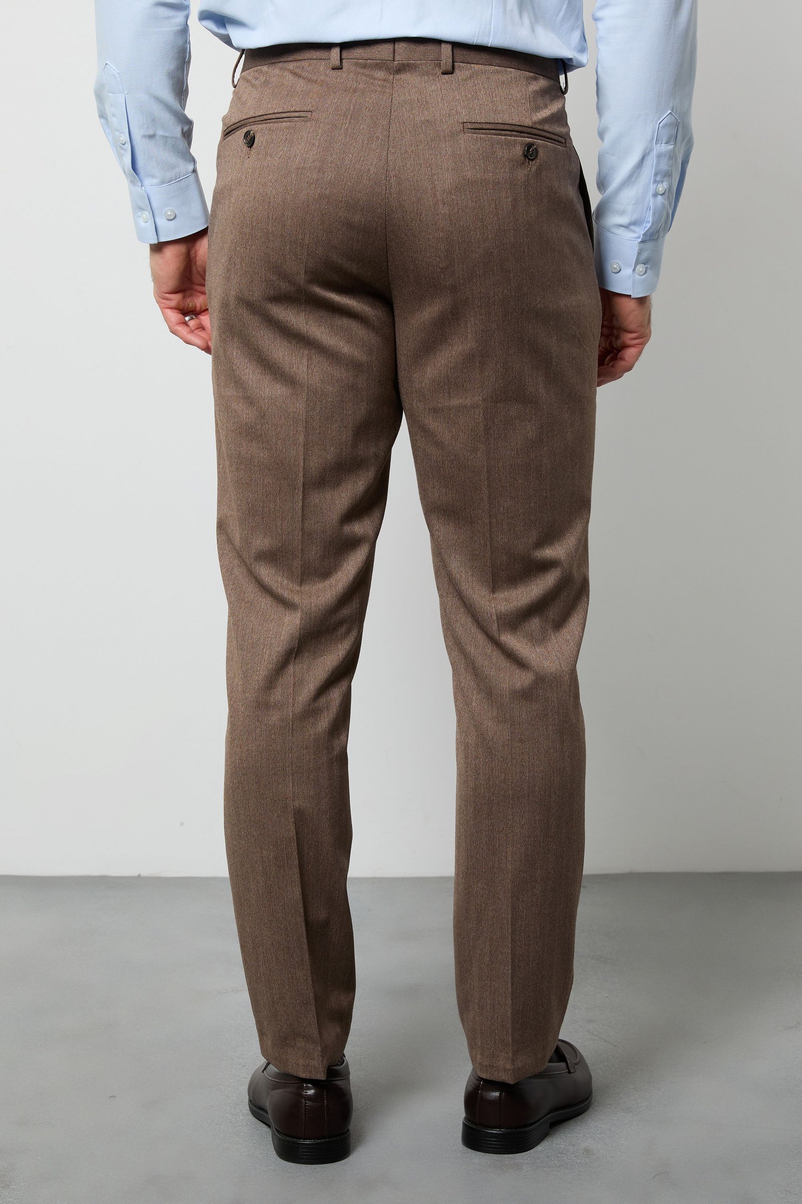 Pantalon de costume coupe ajustée chevrons marron clair