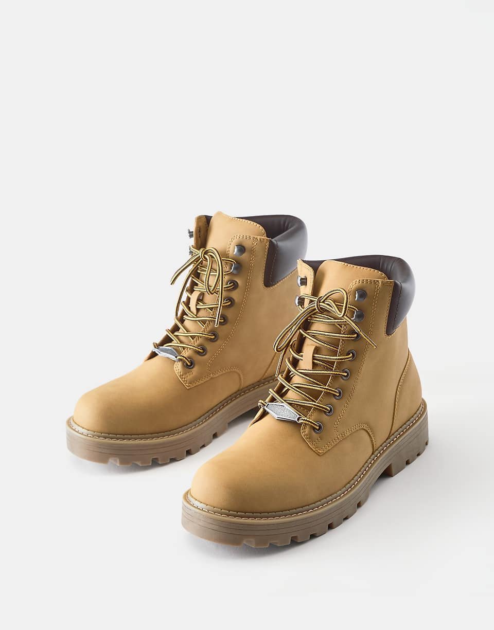 Bottines à lacets avec détail couleur moutarde