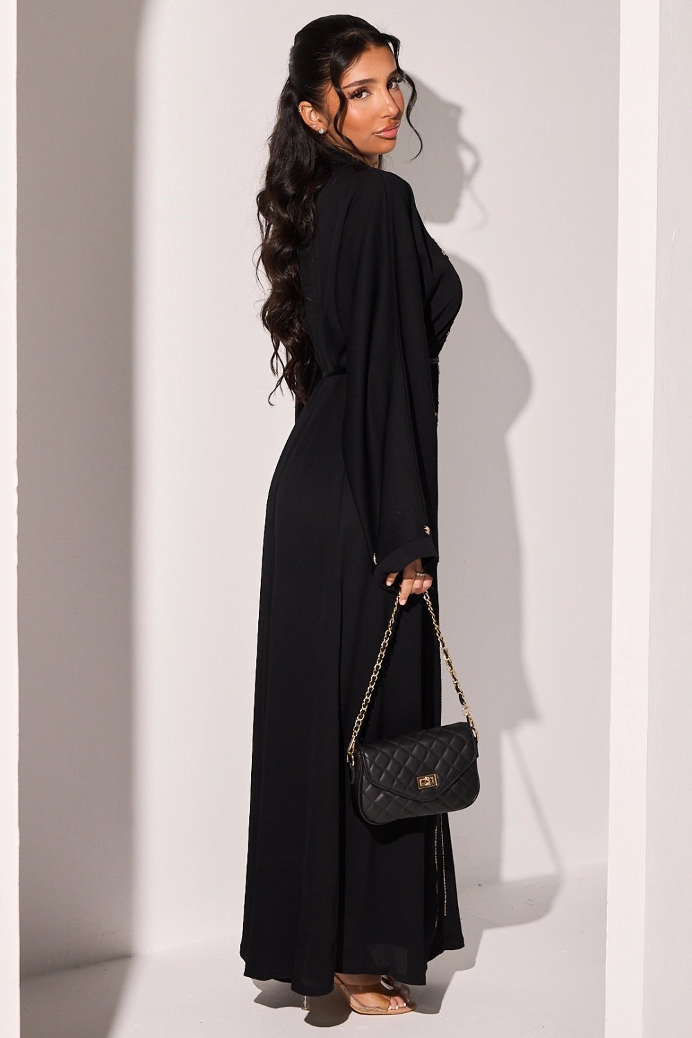 Abaya noire à fleurs de strass dorés