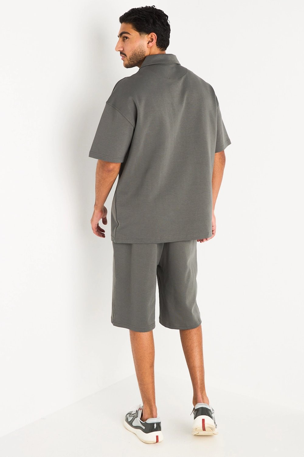 Ensemble t-shirt zippé et short anthracite