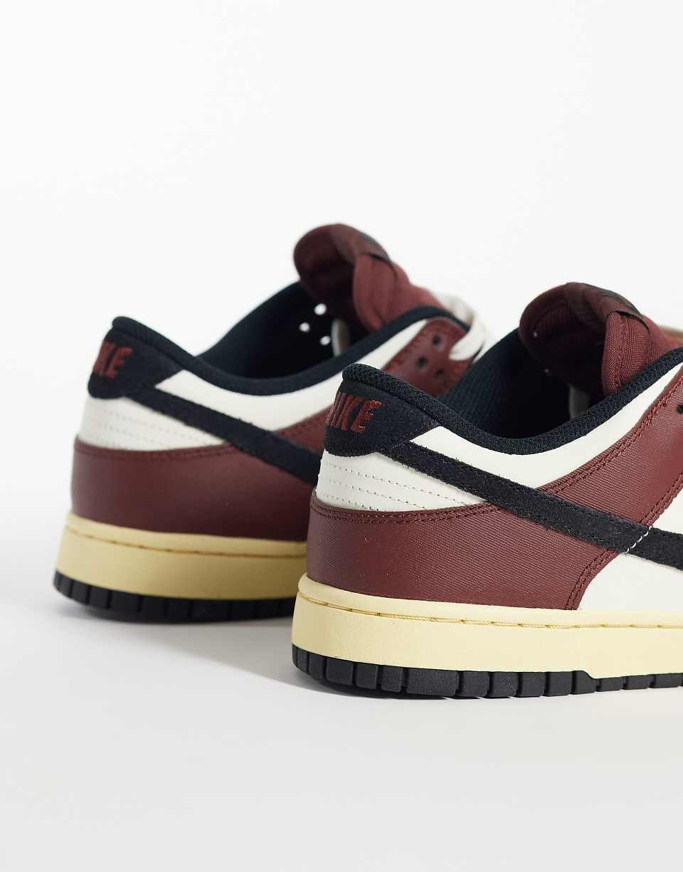 حذاء رياضي Dunk Low PRM بالعنابي والأسود