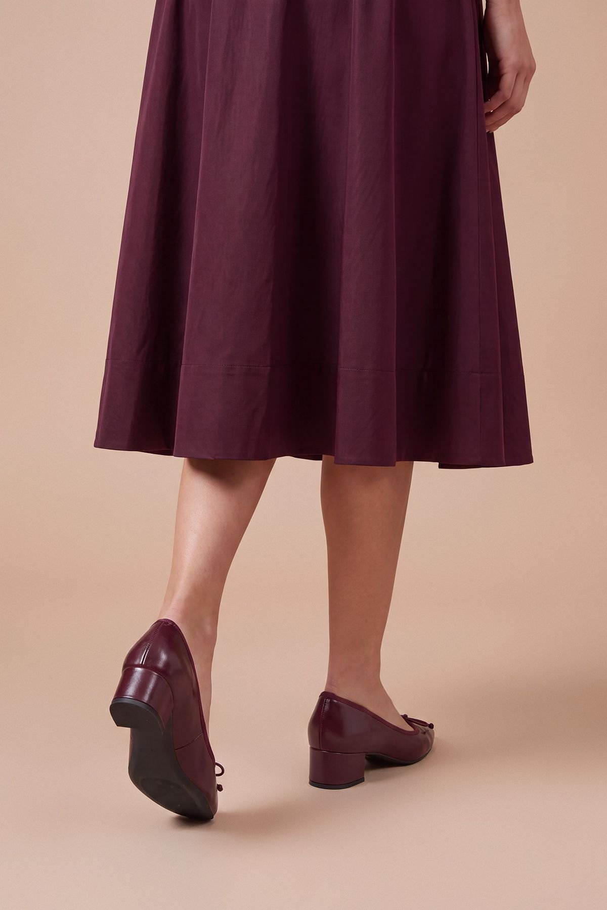 Chaussures vernies à nœud et petit talon bloc