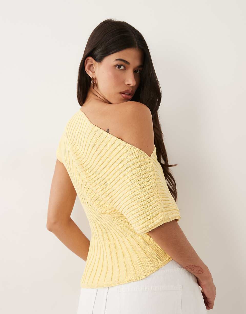 Fitted pleated knit top - Buttermilk yellow