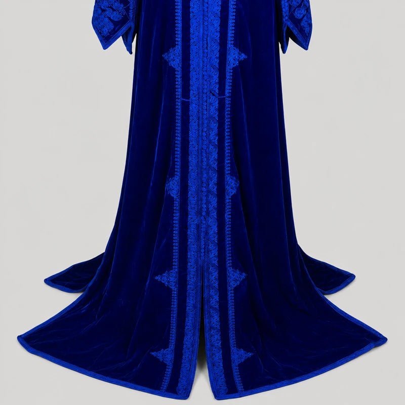 Caftan en velours brodé bleu roi
