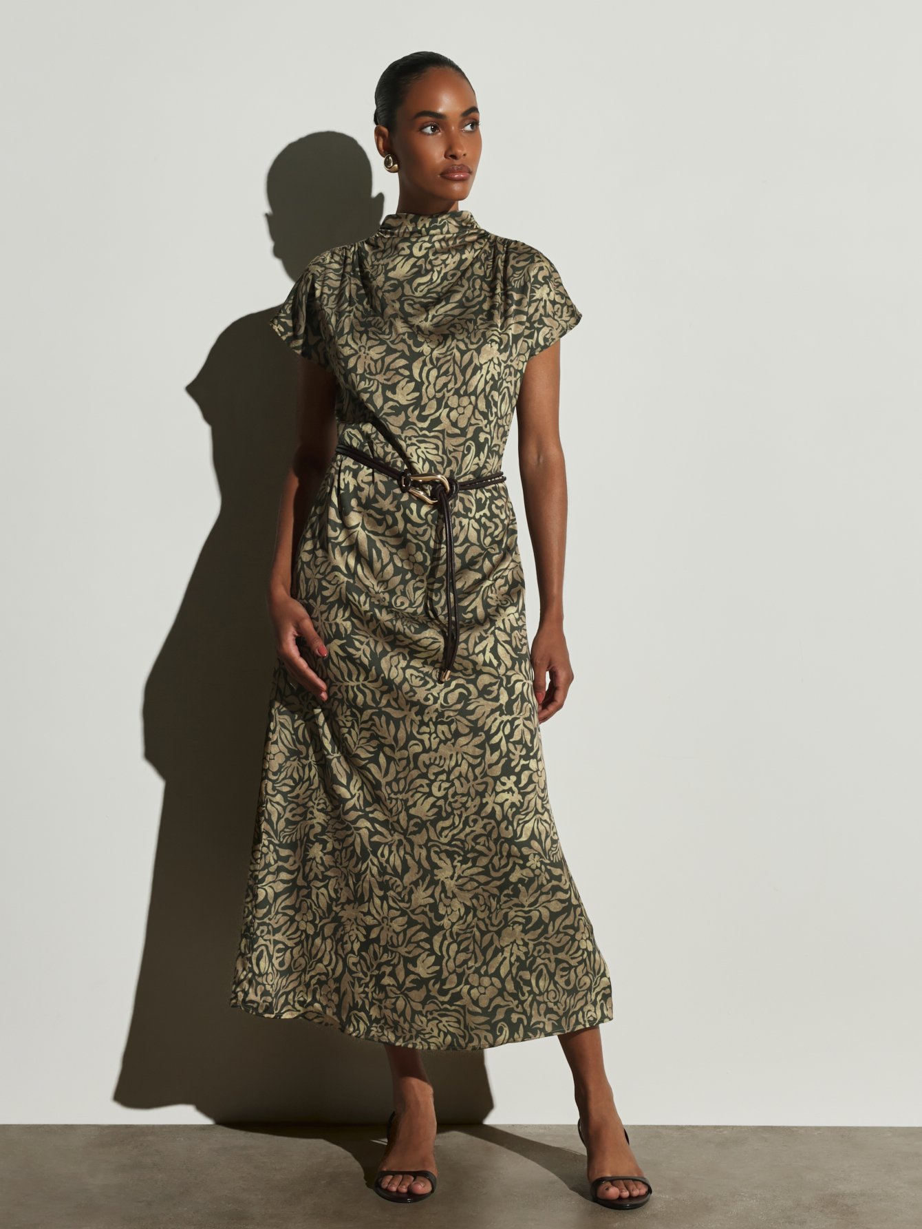 Robe twila satan b nwar w col montant