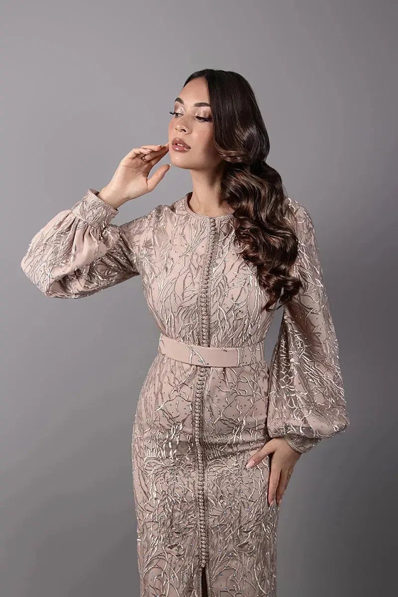 Caftan court droit à manches bouffantes nude