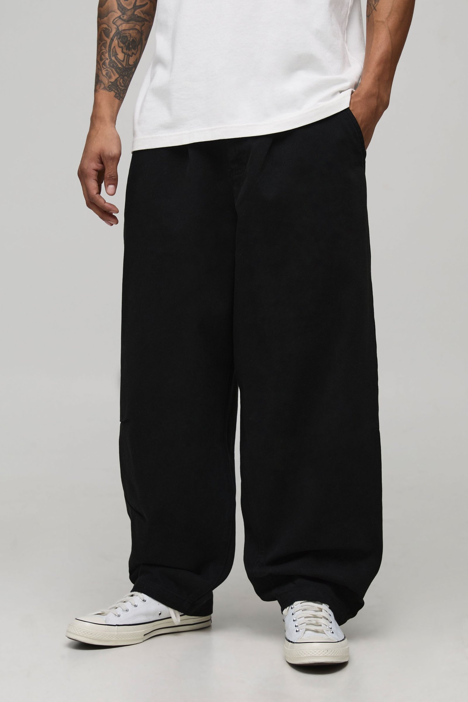 Pantalon en sergé lavé à coupe ballon et ceinture bicolore