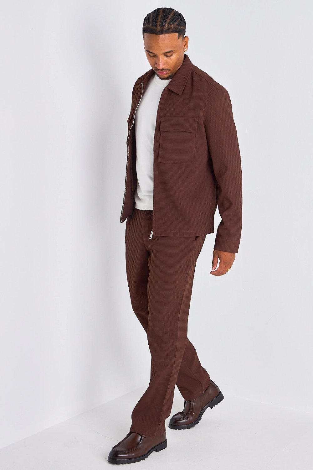 Ensemble veste zippée et pantalon gaufré marron