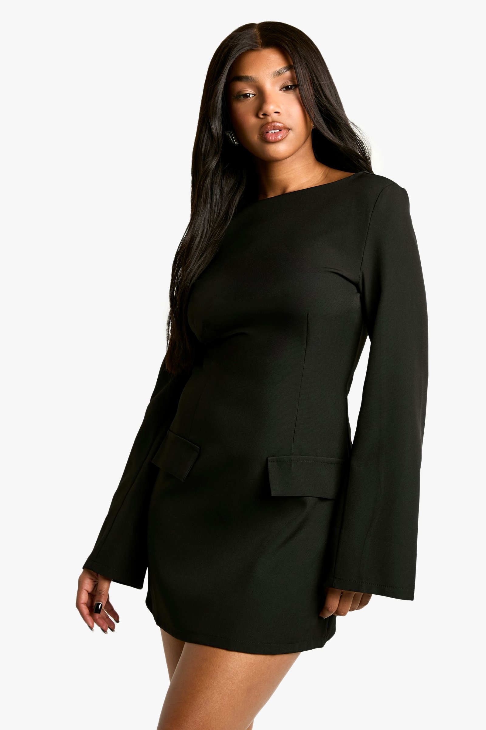 Robe mini ajustée à manches longues