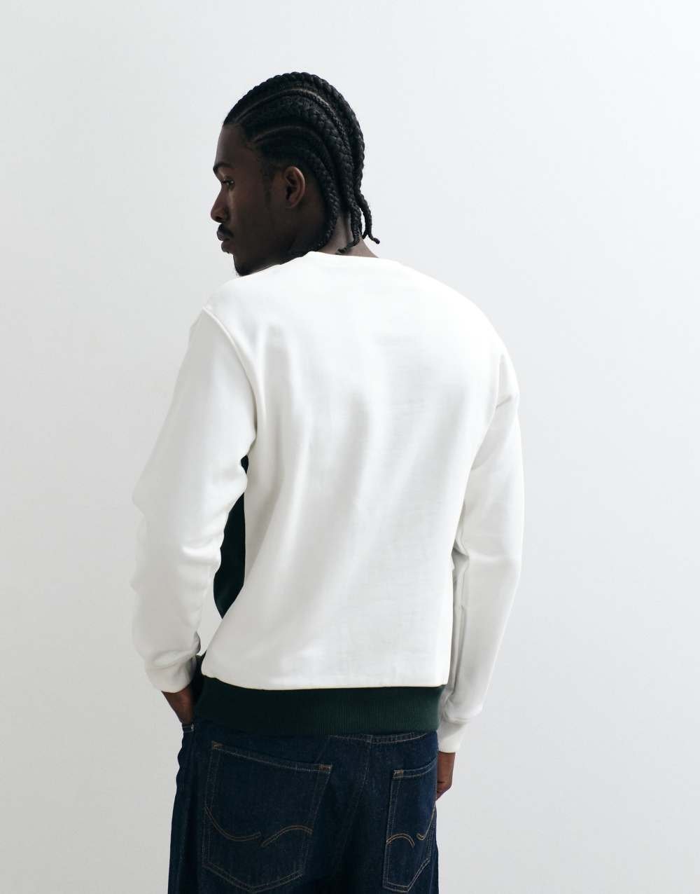 Sweat color block blanc, vert et bleu marine
