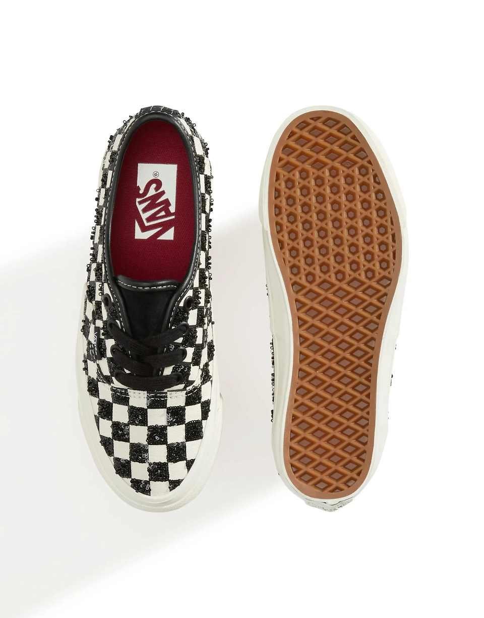 حذاء رياضي Authentic 44 بمربعات سوداء وبيضاء