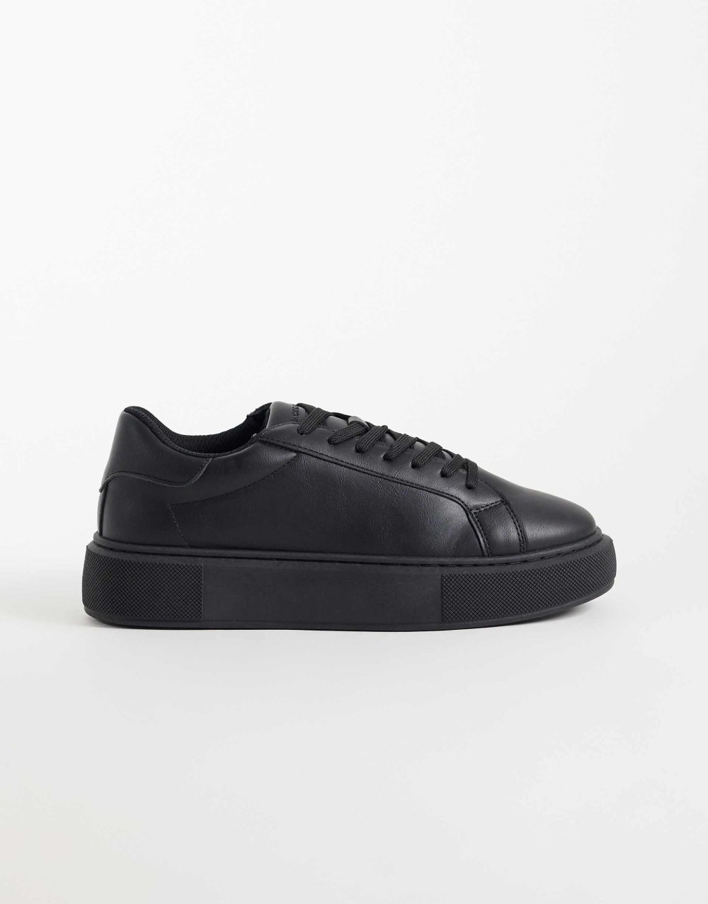 Baskets en similicuir noires